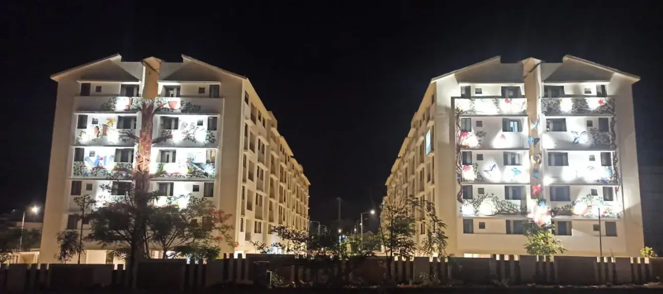 roj mural night